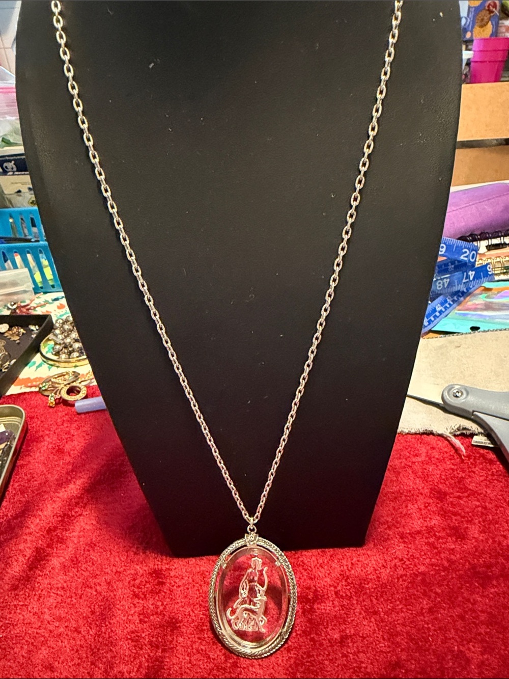 Avon Silver-Tone lucite Oval Pendant Necklace women and dog